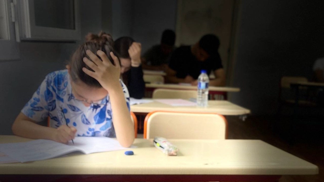 Bi̇rey Eği̇ti̇m Kurumu Deneme Sinavi.mp4 Snapshot 00.46.501