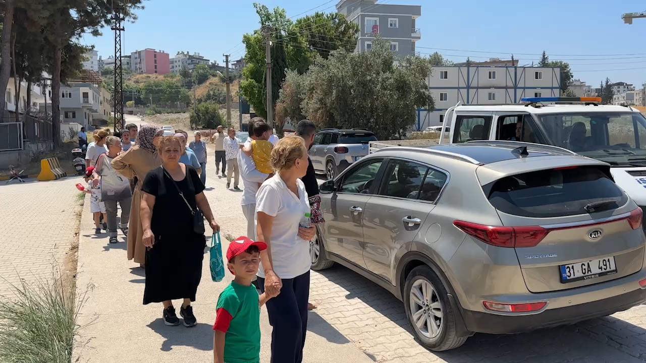 Ismet Inönü Mahalle Sakinleri .Mp4 Snapshot 00.49.649