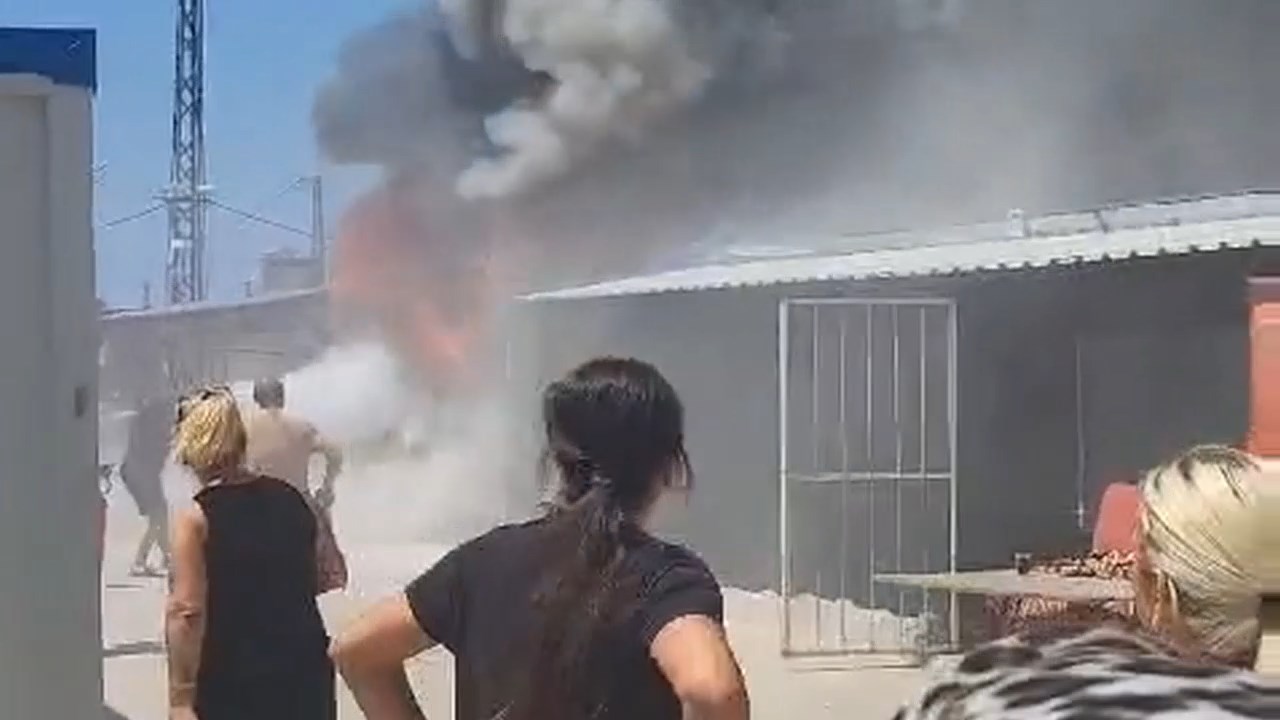 Uskudar Konteyner Kentte Yangin.mp4 Snapshot 00.11.235