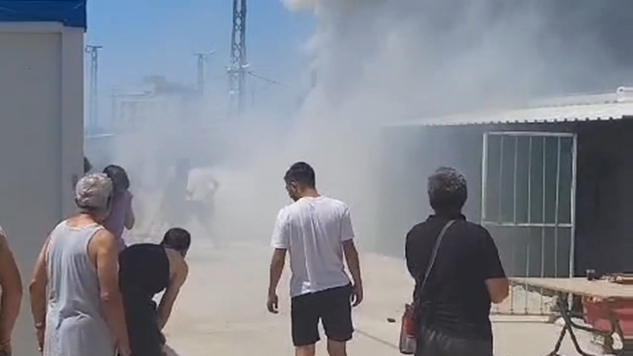 Uskudar Konteyner Kentte Yangin.mp4 Snapshot 00.28.685