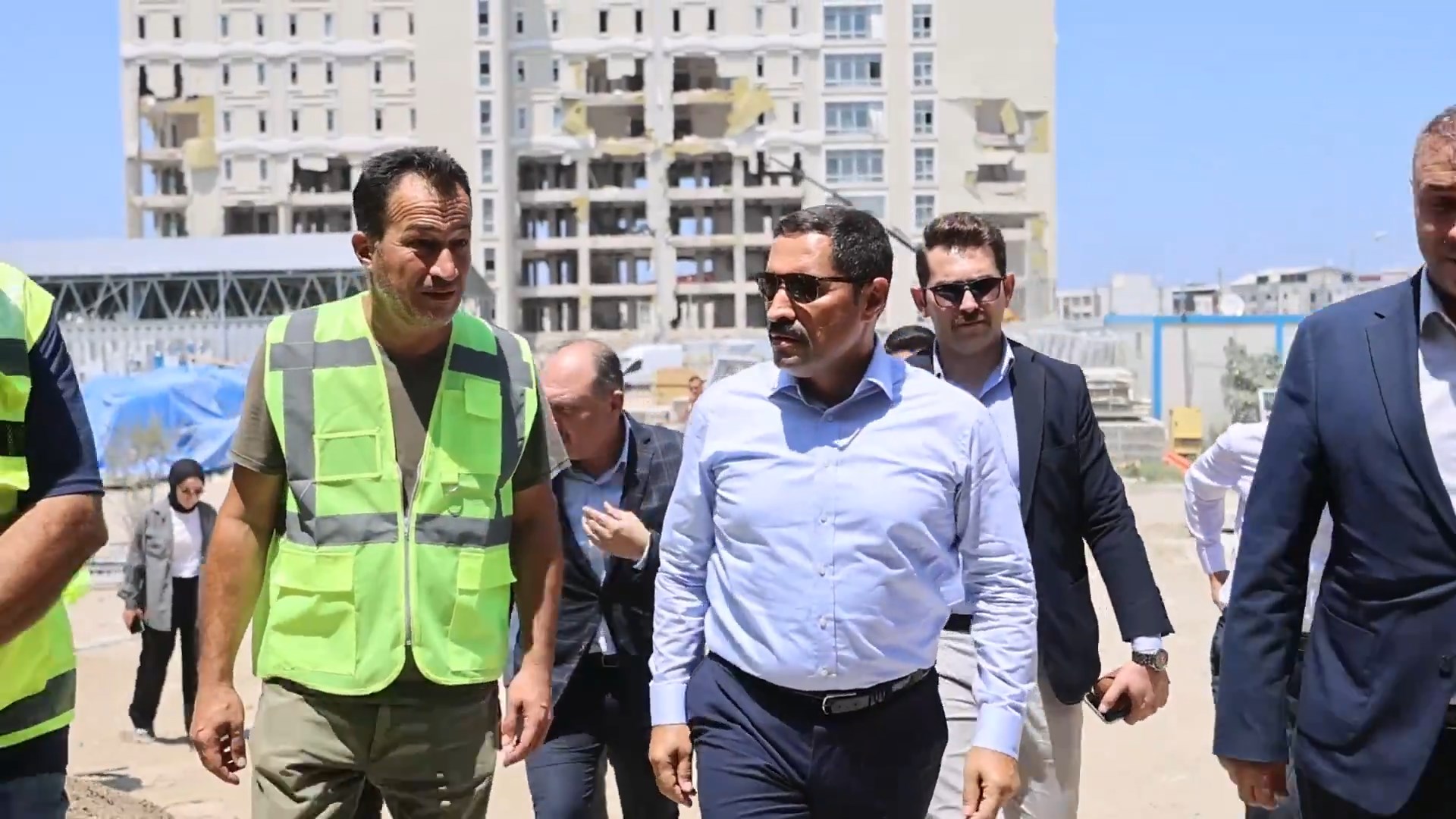 X2 Twitter.com Bf Cm Ywd1 Q I Lx L X7F(1080P).Mp4 Snapshot 00.25.244