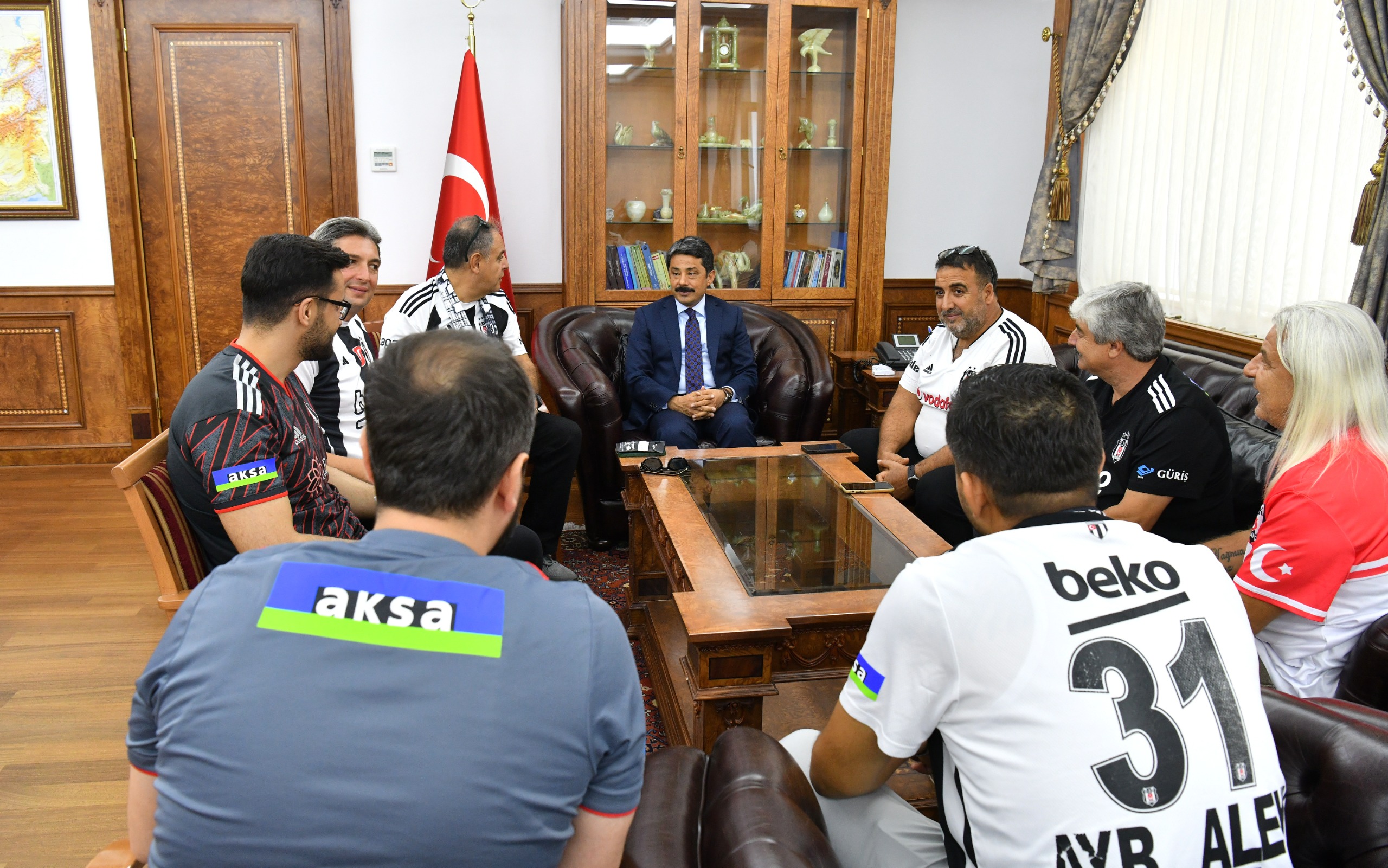 B1273E8B Dc36 4B2A 97D3 7F1D88A47184