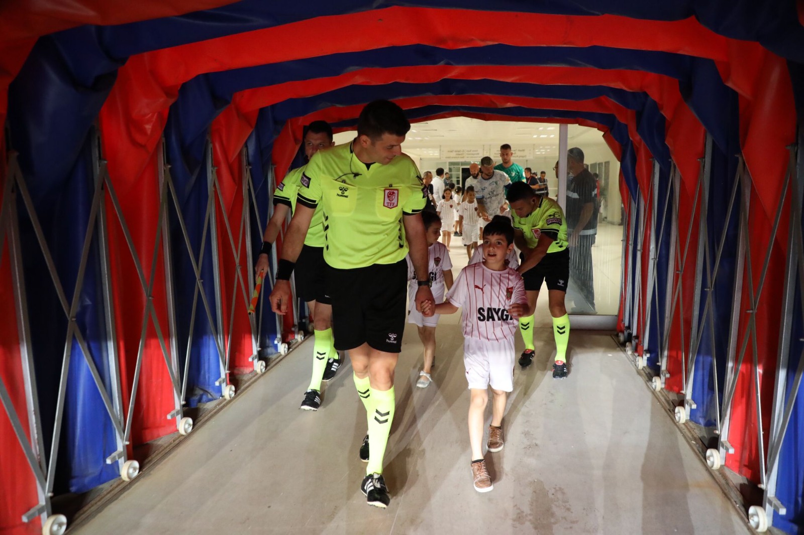 F216B40D Eef3 49D4 987F 08Ccd6B80157