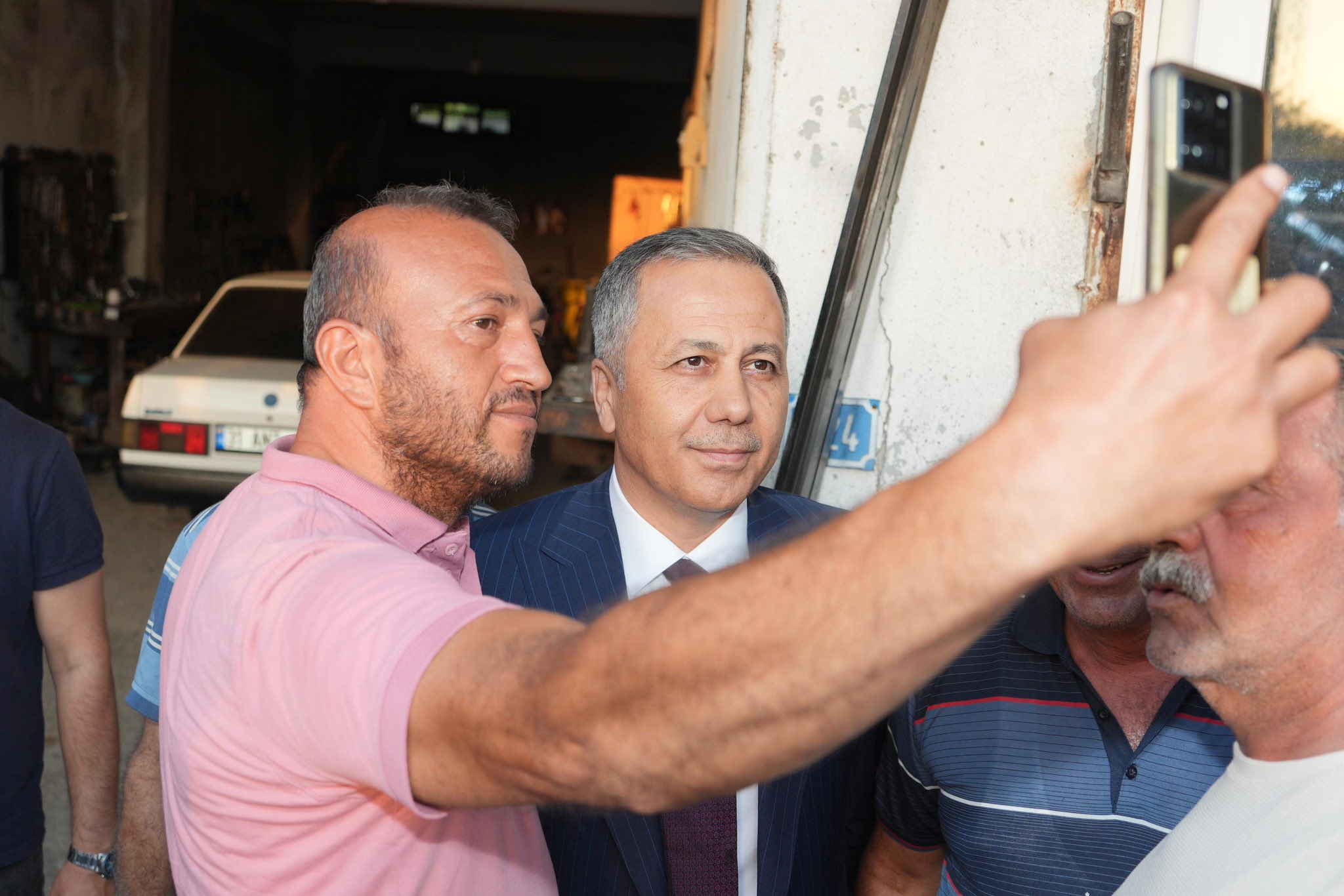 G Xn9C 7 W E A A9D8 F