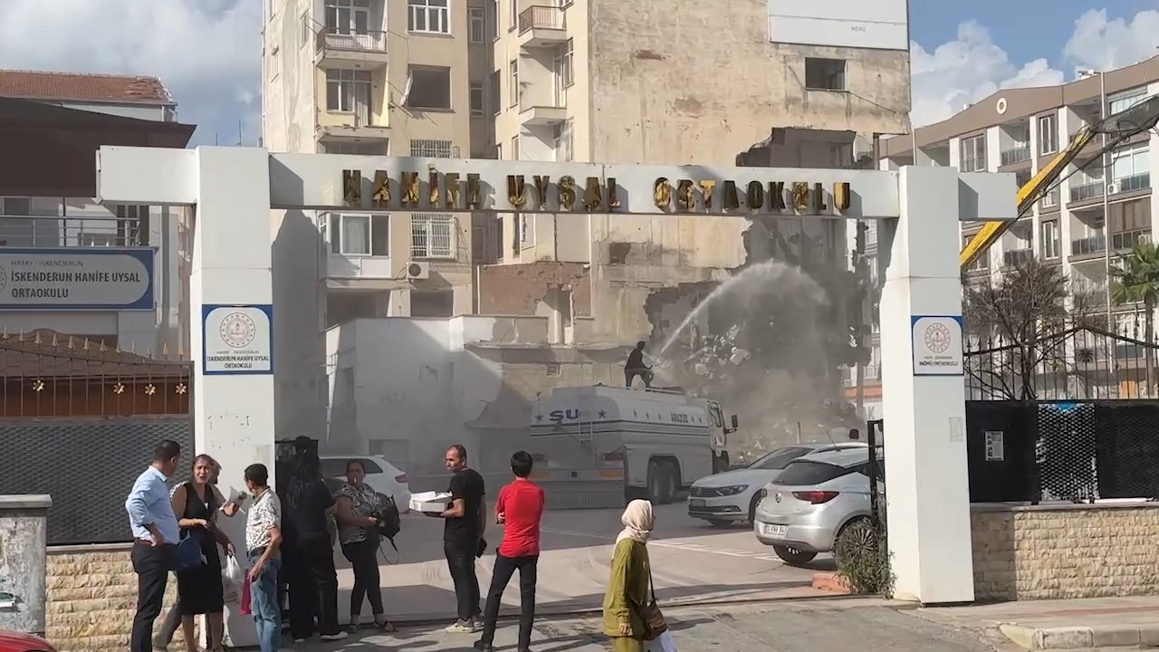 Yıkım Okul Önü (1).Mp4 Snapshot 00.01.801