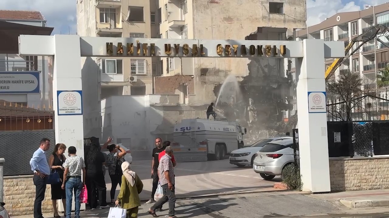 Yıkım Okul Önü (1).Mp4 Snapshot 00.05.020