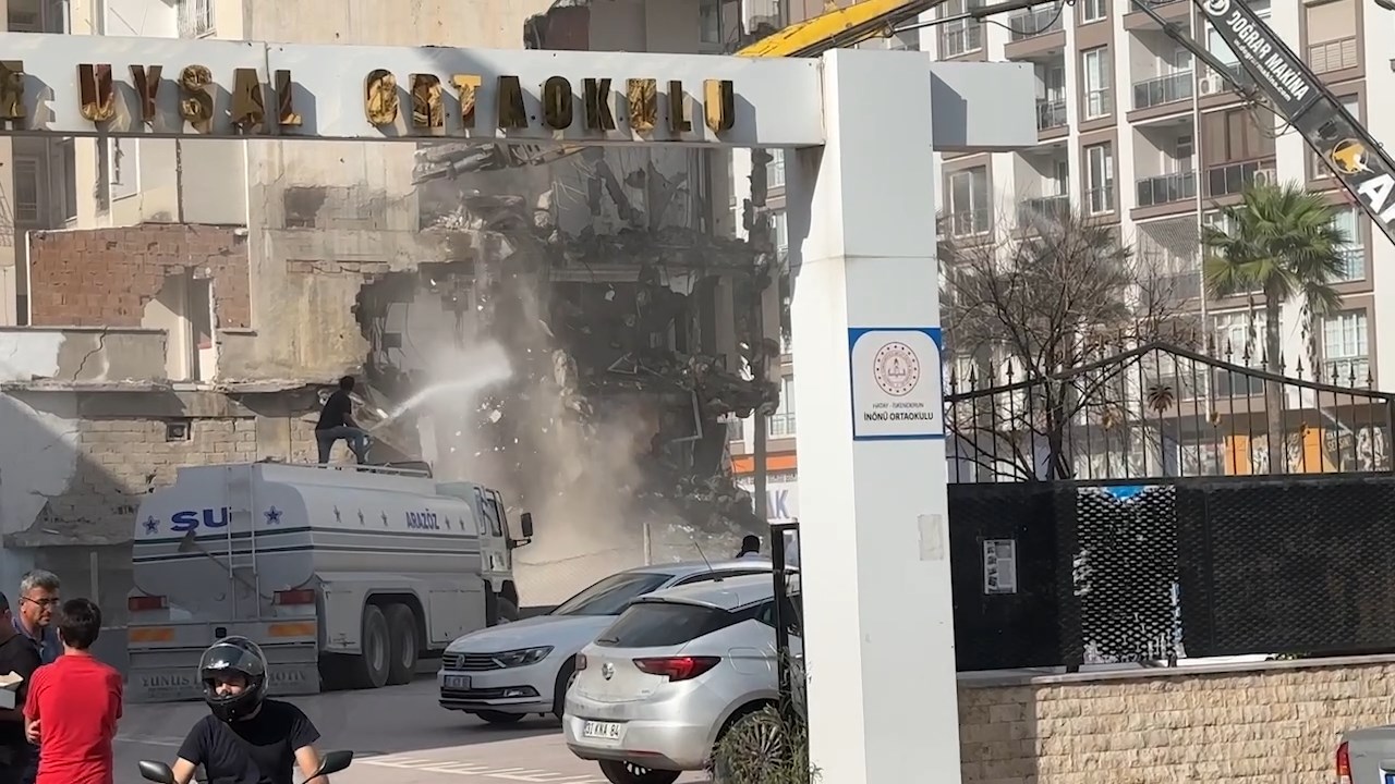 Yıkım Okul Önü (1).Mp4 Snapshot 00.20.514