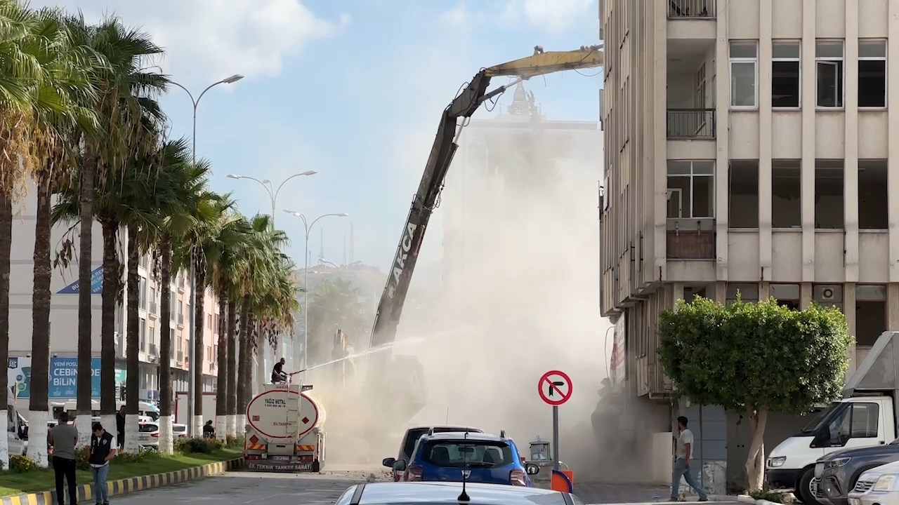 Yıkım Okul Önü (1).Mp4 Snapshot 01.01.852