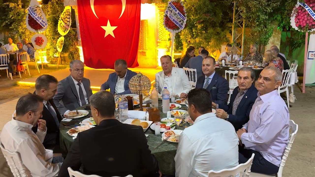 Eczane Teknisyenleri Yemek .Mp4 Snapshot 00.09.263