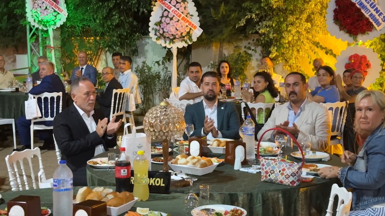 Eczane Teknisyenleri Yemek .Mp4 Snapshot 00.12.363