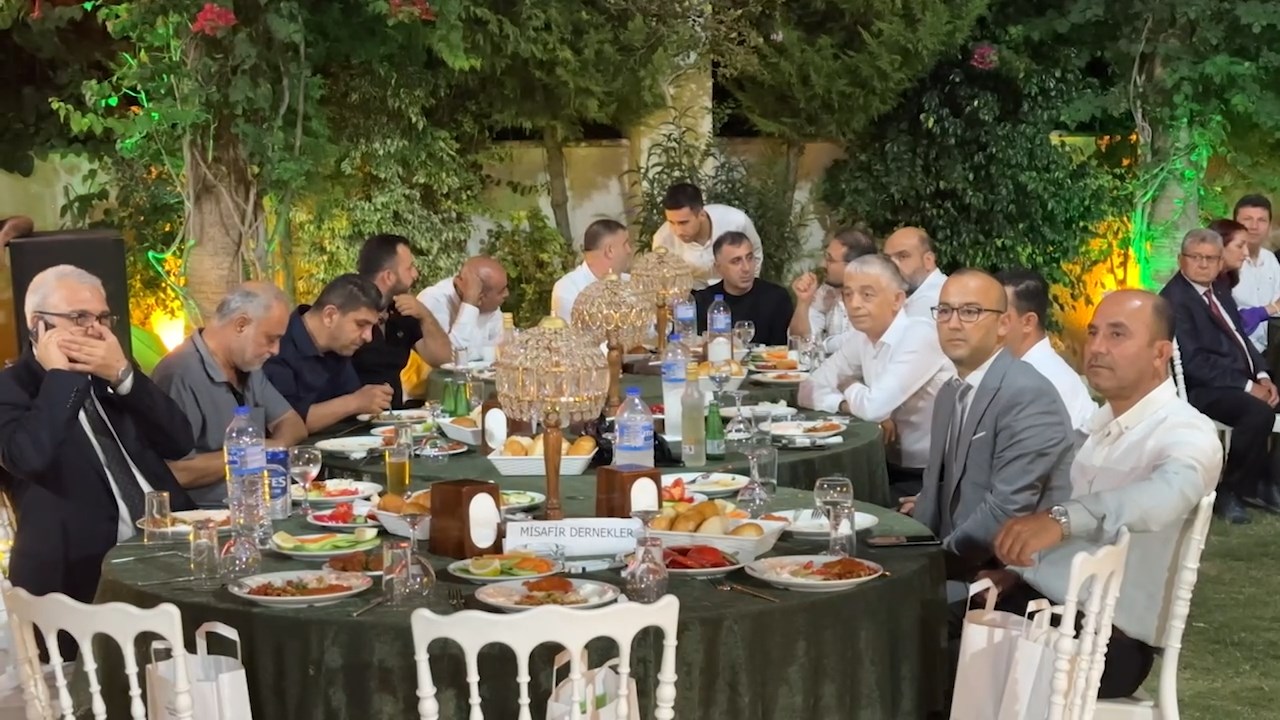 Eczane Teknisyenleri Yemek .Mp4 Snapshot 00.20.900