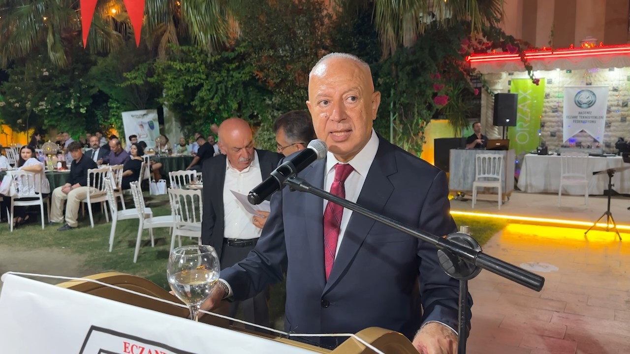 Eczane Teknisyenleri Yemek .Mp4 Snapshot 00.25.675