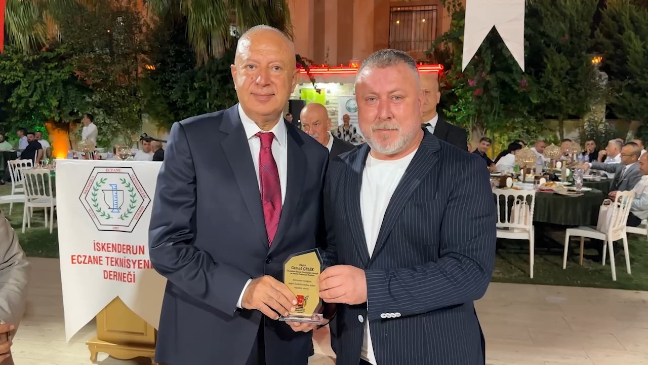 Eczane Teknisyenleri Yemek .Mp4 Snapshot 01.48.232