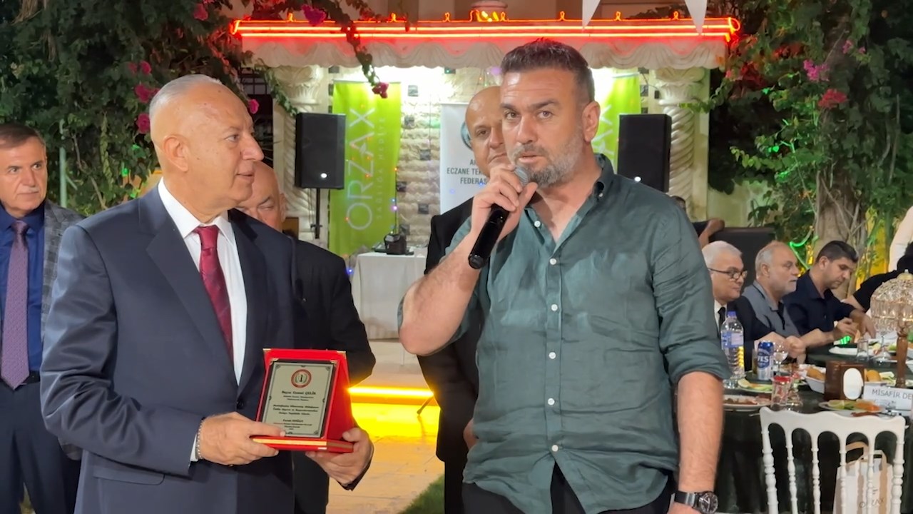 Eczane Teknisyenleri Yemek .Mp4 Snapshot 03.19.421