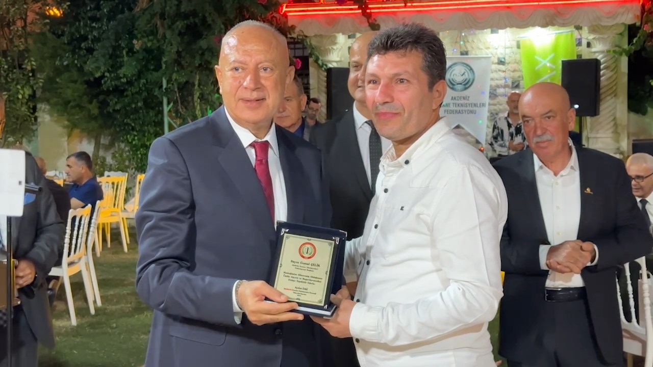 Eczane Teknisyenleri Yemek .Mp4 Snapshot 03.43.449