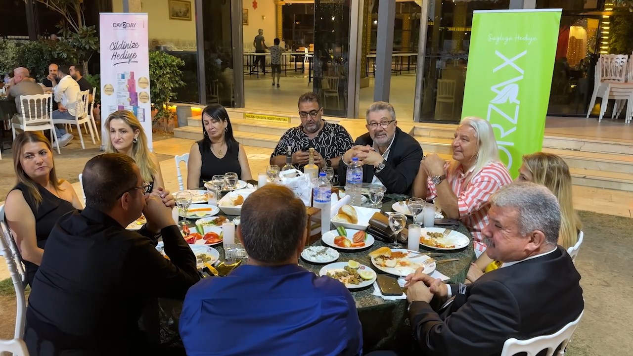 Eczane Teknisyenleri Yemek .Mp4 Snapshot 03.59.828