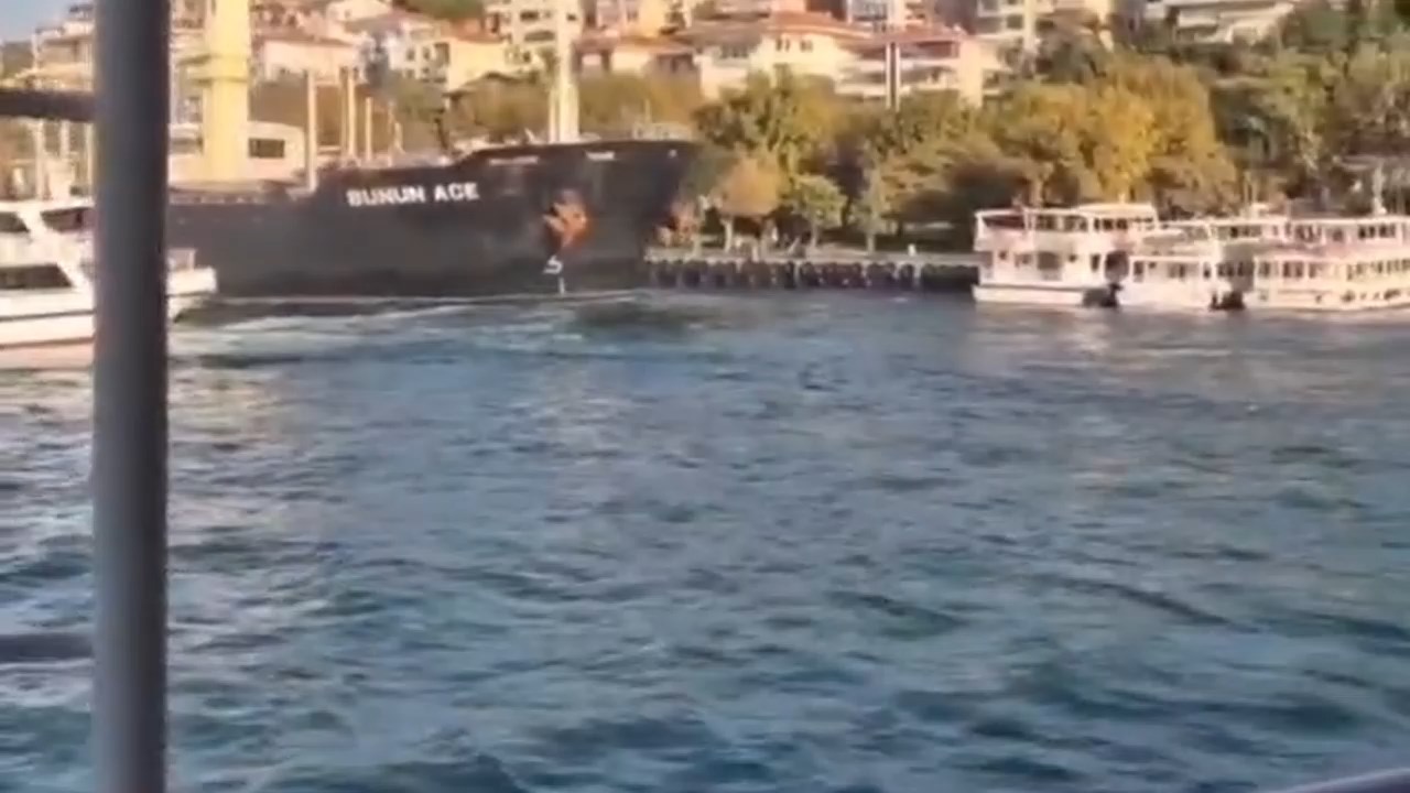 Gemi Feribot Bogazda Carpisiyordu.mp4 Snapshot 00.28.266