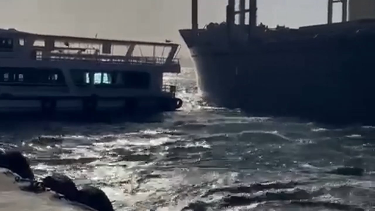 Gemi Feribot Bogazda Carpisiyordu.mp4 Snapshot 00.36.572