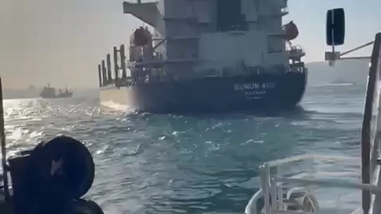 Gemi Feribot Bogazda Carpisiyordu.mp4 Snapshot 01.40.689