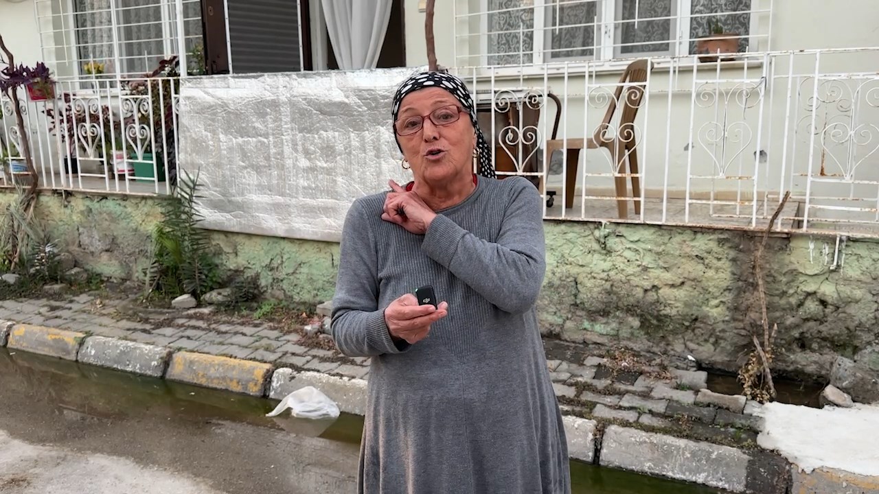 Sokak Lağam Kokuyor.mp4 Snapshot 01.33.011