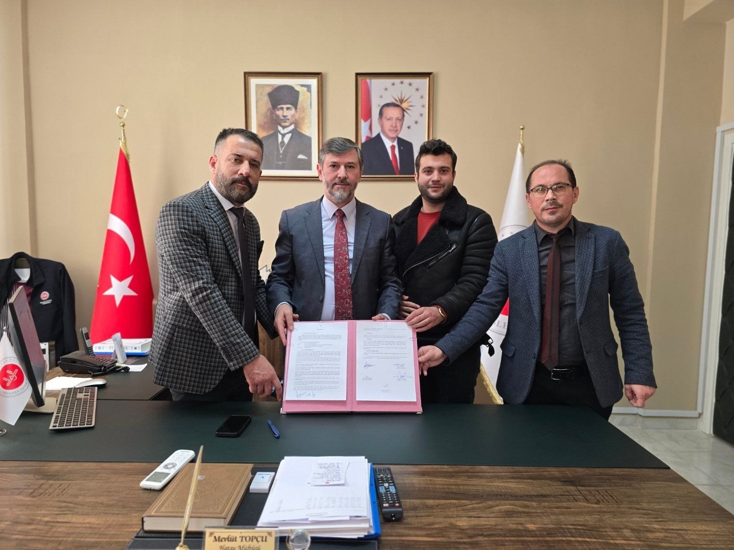 Ce73Ee8E 2666 4272 90E8 E99572877B95