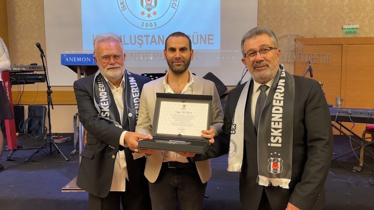 Beşiktaş Gece .Mp4 Snapshot 02.53.296