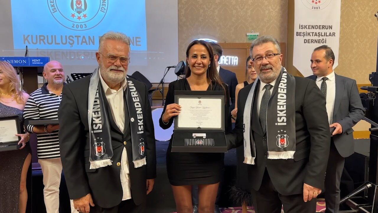 Beşiktaş Gece .Mp4 Snapshot 03.18.824