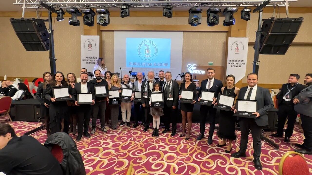 Beşiktaş Gece .Mp4 Snapshot 03.20.175