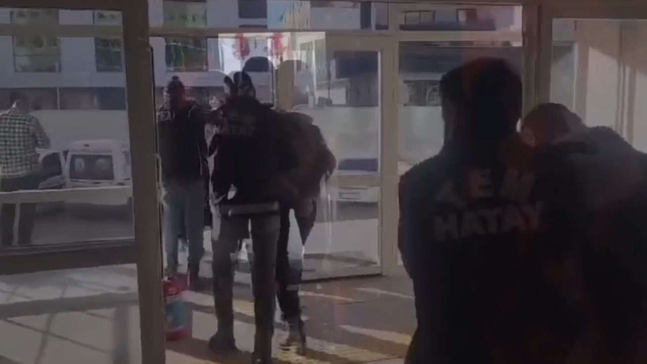 Elkaide Operasyonu.mp4 Snapshot 00.35.440