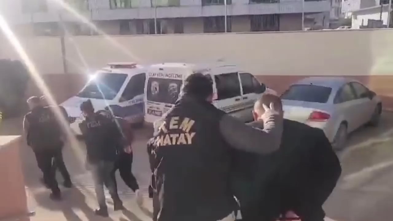 Elkaide Operasyonu.mp4 Snapshot 00.40.240