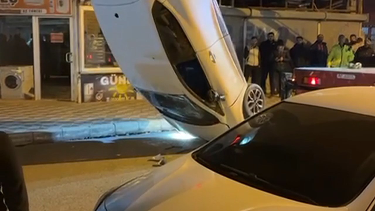 Duran Araca Carpip Takla Atti.mp4 Snapshot 00.32.880