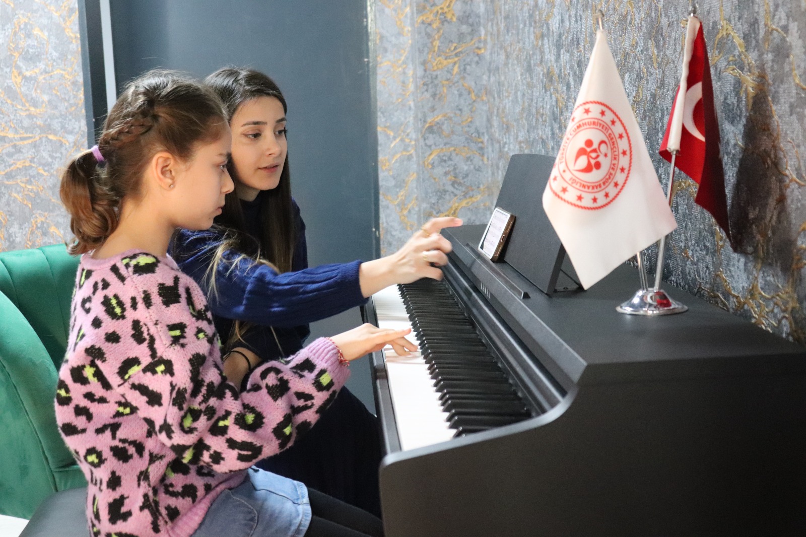 5319F8D3 42Fc 4526 B3E0 5D27Ad48D75C