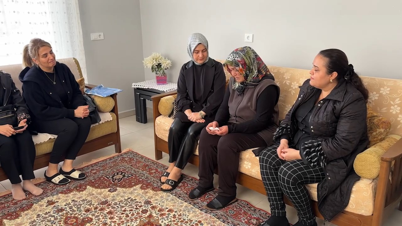 Burak Milli Anne Ziyareti .Mp4 Snapshot 00.13.089