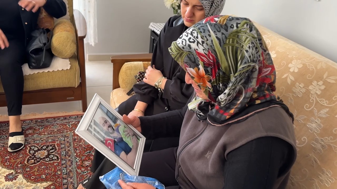 Burak Milli Anne Ziyareti .Mp4 Snapshot 01.25.394