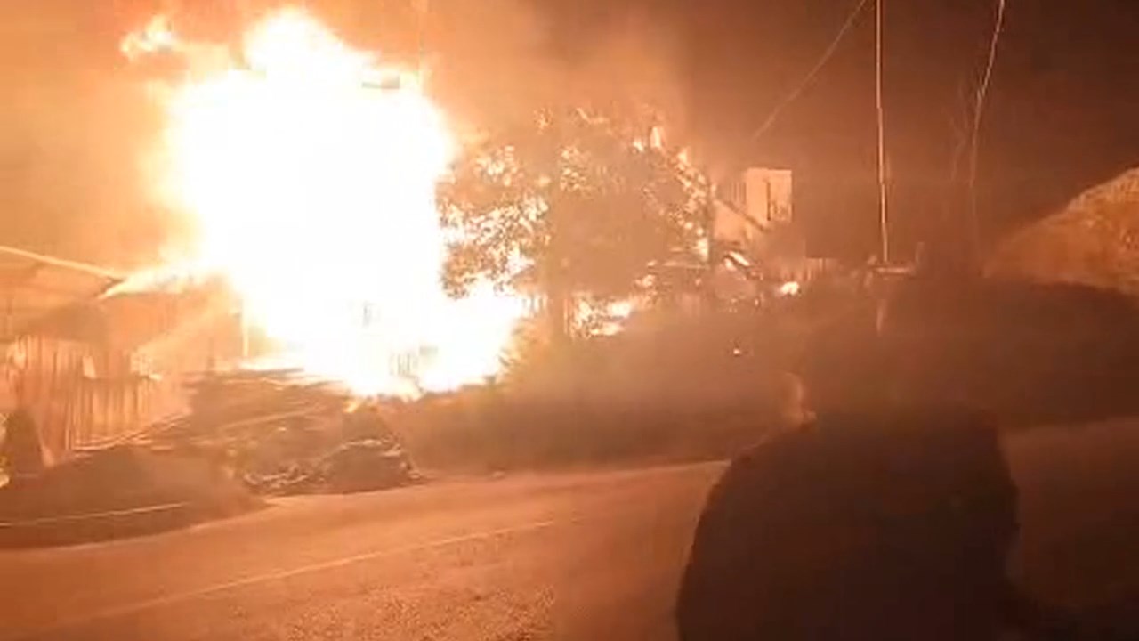 Sahurda Evi Yandi.mp4 Snapshot 00.12.215
