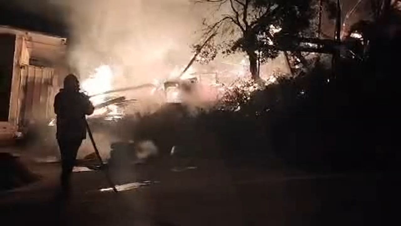 Sahurda Evi Yandi.mp4 Snapshot 00.46.860
