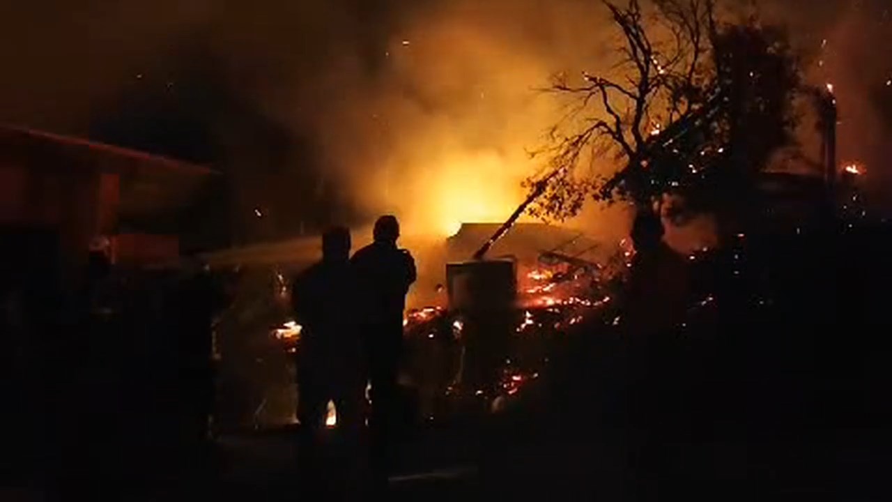 Sahurda Evi Yandi.mp4 Snapshot 02.05.108
