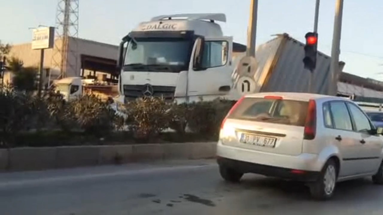 Tirdan Konteyner Dustu.mp4 Snapshot 00.00.534