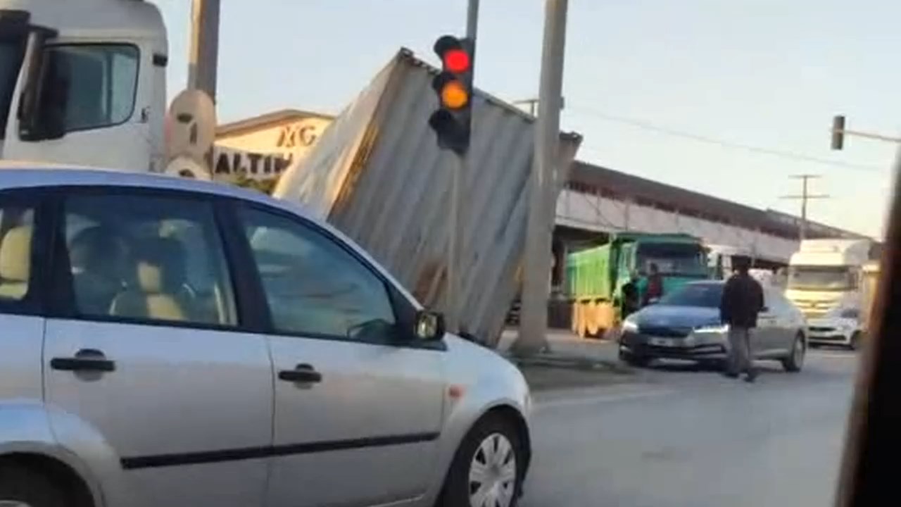 Tirdan Konteyner Dustu.mp4 Snapshot 00.05.440
