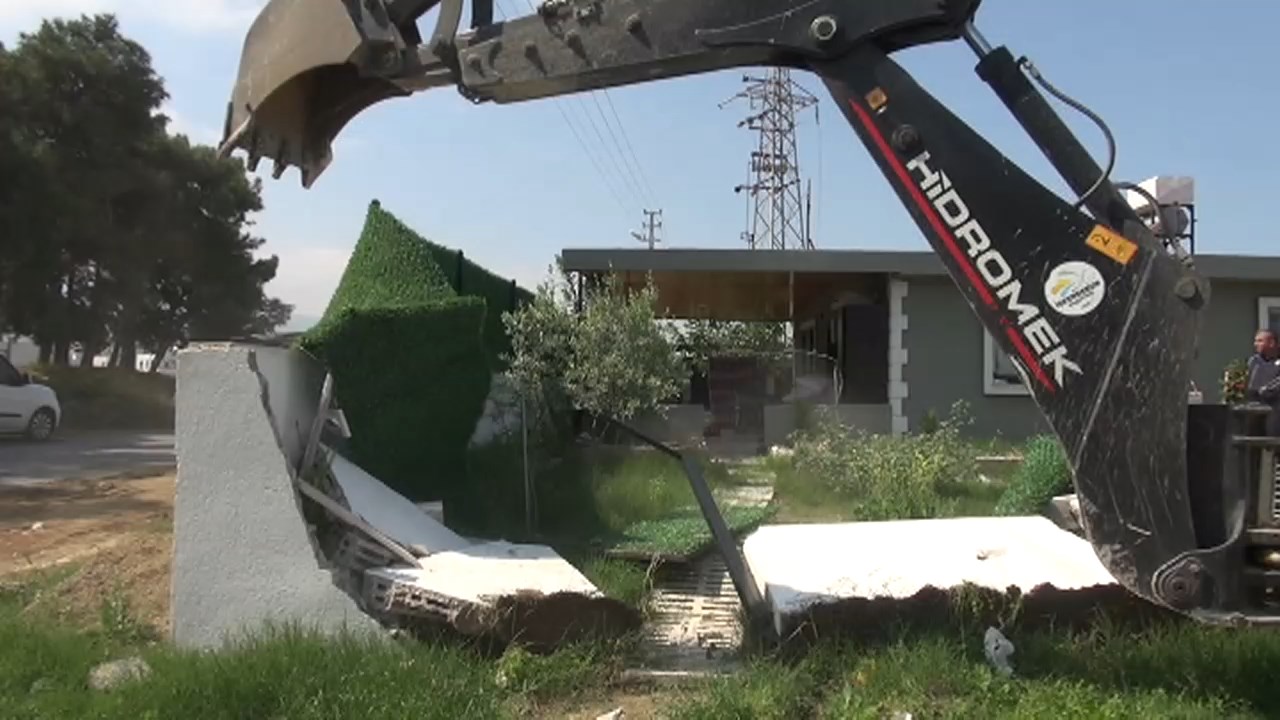 Kaçak Ev Yıkımı.mp4 Snapshot 02.01.240