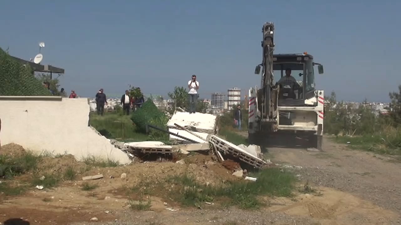 Kaçak Ev Yıkımı.mp4 Snapshot 02.06.040