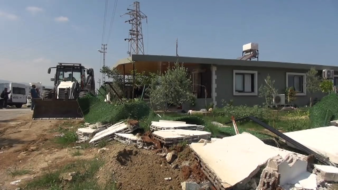 Kaçak Ev Yıkımı.mp4 Snapshot 02.45.122