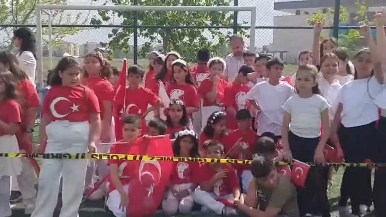 Konteyner Kentte Cocuk Bayrami.mp4 Snapshot 00.19.922