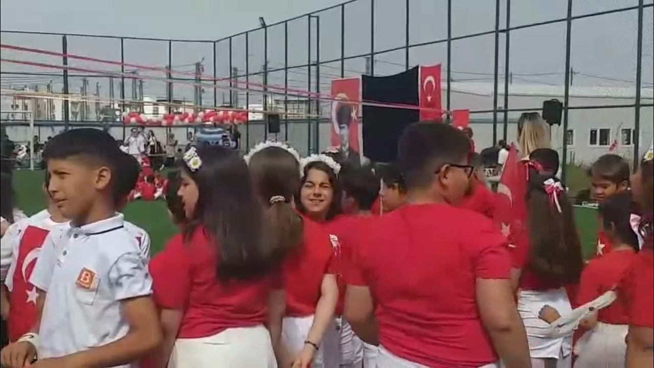 Konteyner Kentte Cocuk Bayrami.mp4 Snapshot 00.33.166