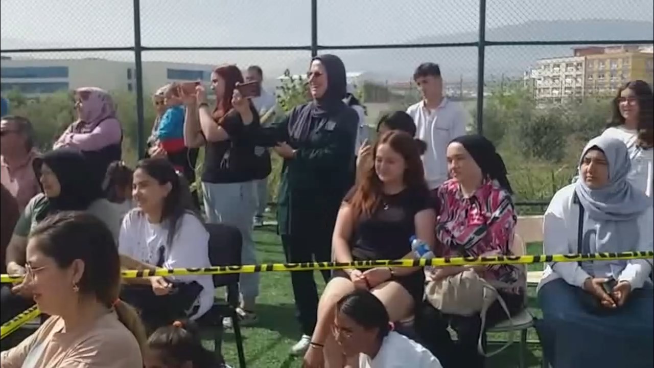 Konteyner Kentte Cocuk Bayrami.mp4 Snapshot 02.10.884