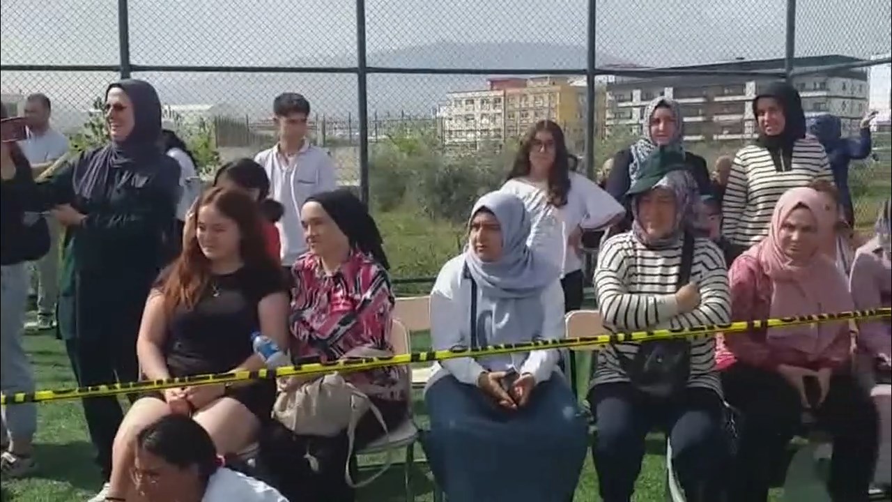 Konteyner Kentte Cocuk Bayrami.mp4 Snapshot 02.12.930