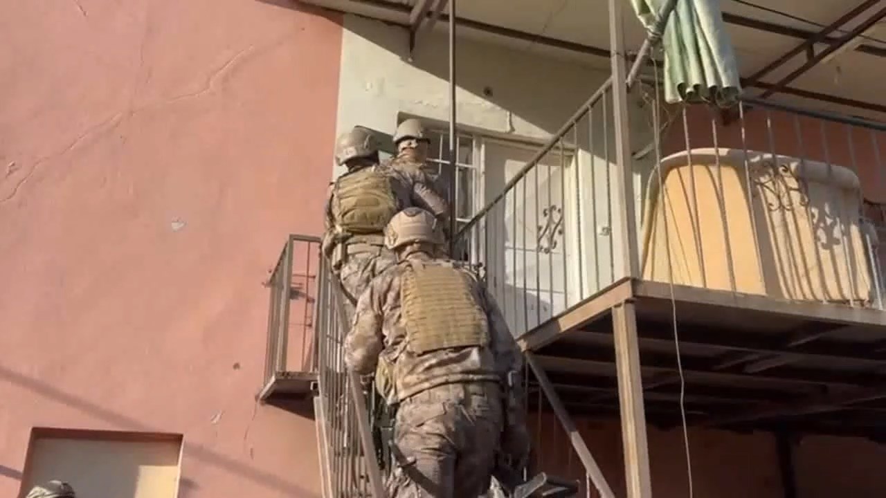 Yedi Adrese Operasyon.mp4 Snapshot 00.06.907