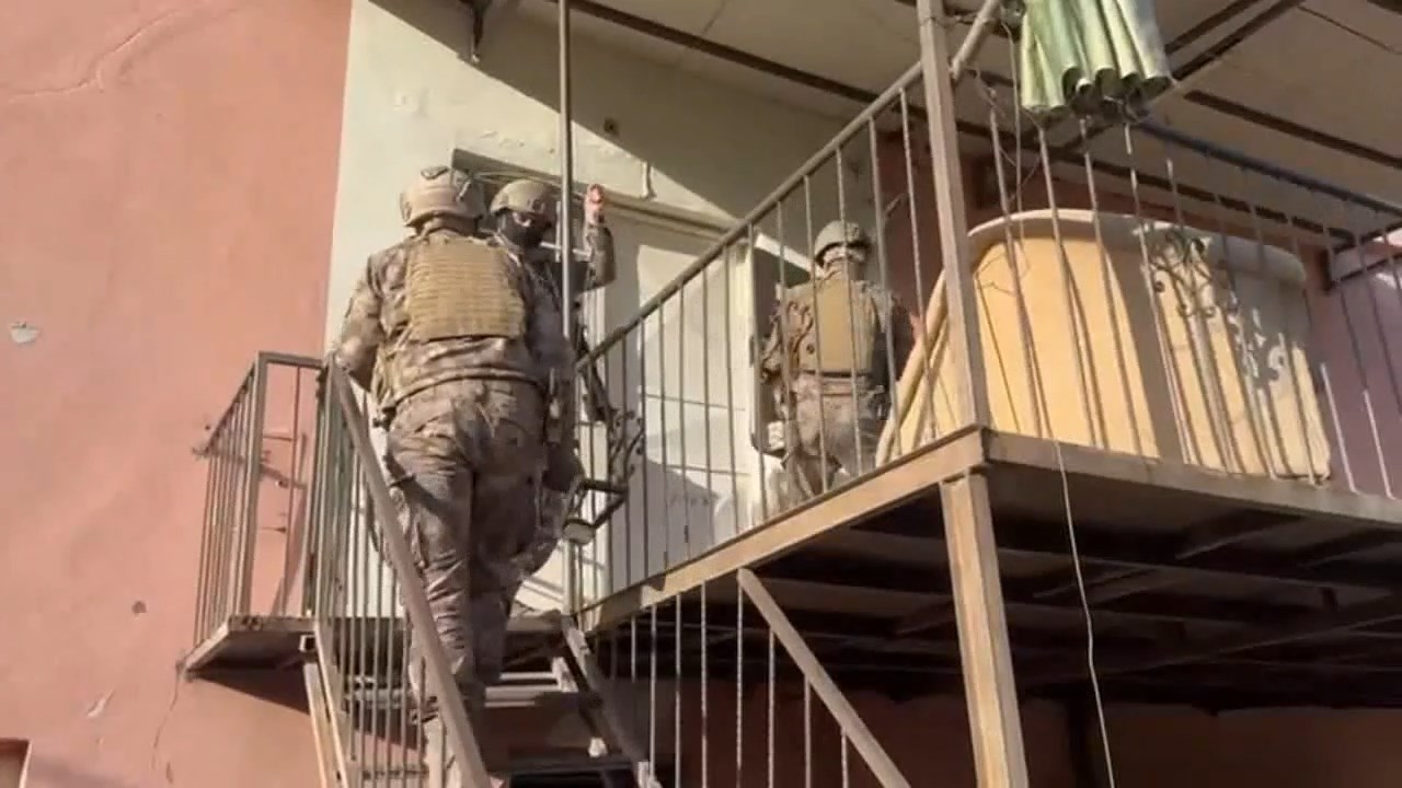 Yedi Adrese Operasyon.mp4 Snapshot 00.10.076