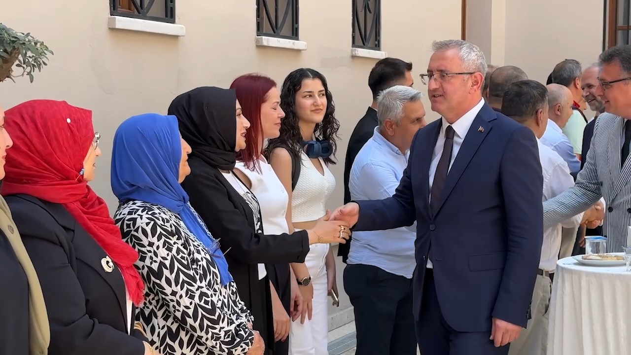 Kaymakamlık Bayramlaşma .Mp4 Snapshot 00.20.439
