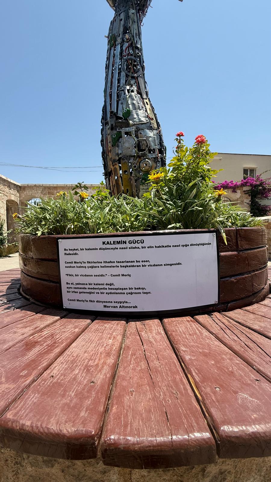 Cemil Meric Heykel (3)